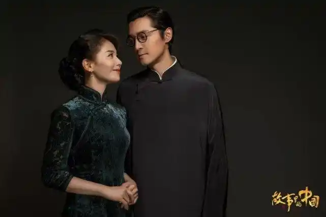 胡歌刘涛合体大片曝光旗袍配长衫抢镜十足凝视拥抱太有cp感