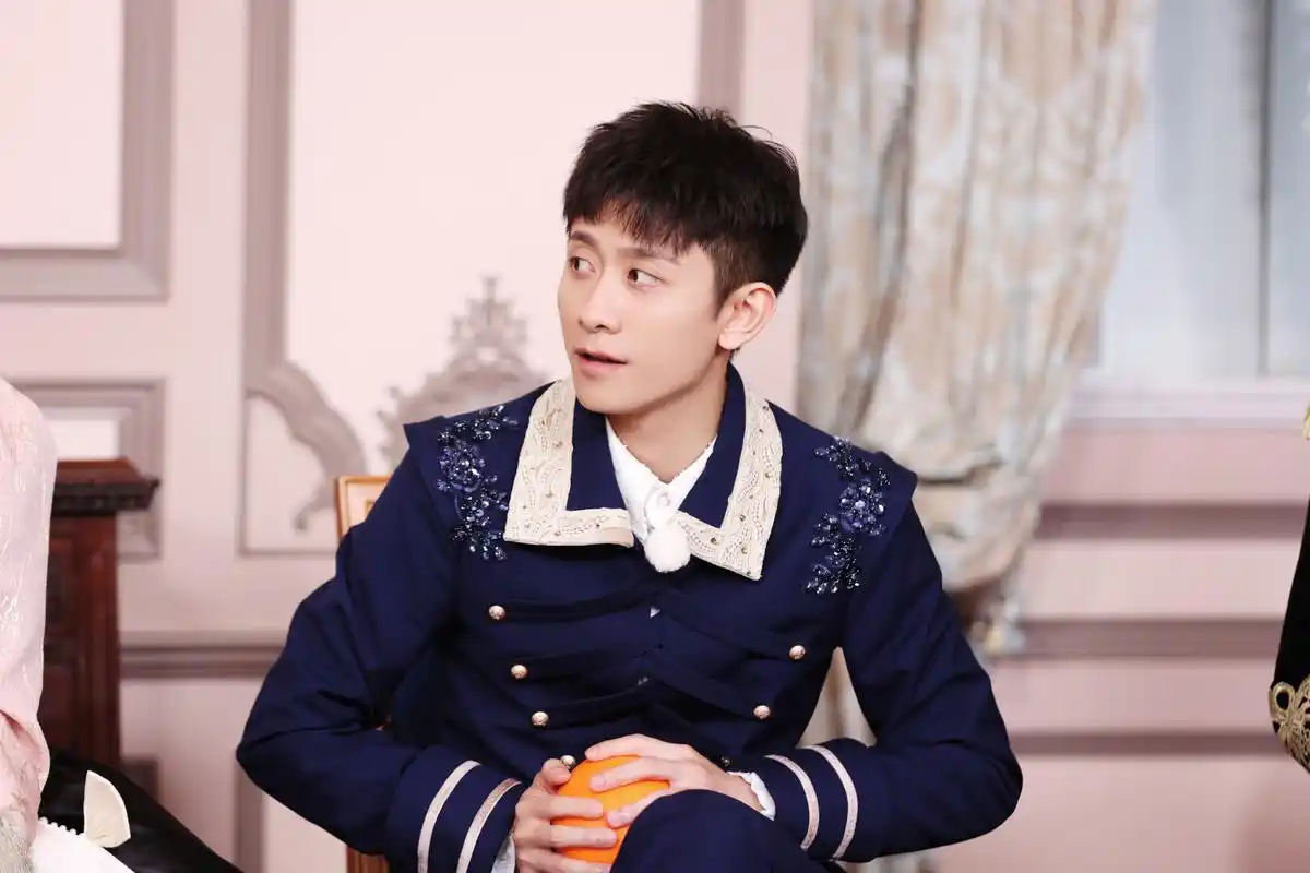 张一山0505生日快乐# zys #张一山曾少年#  过生日当然要热热闹闹