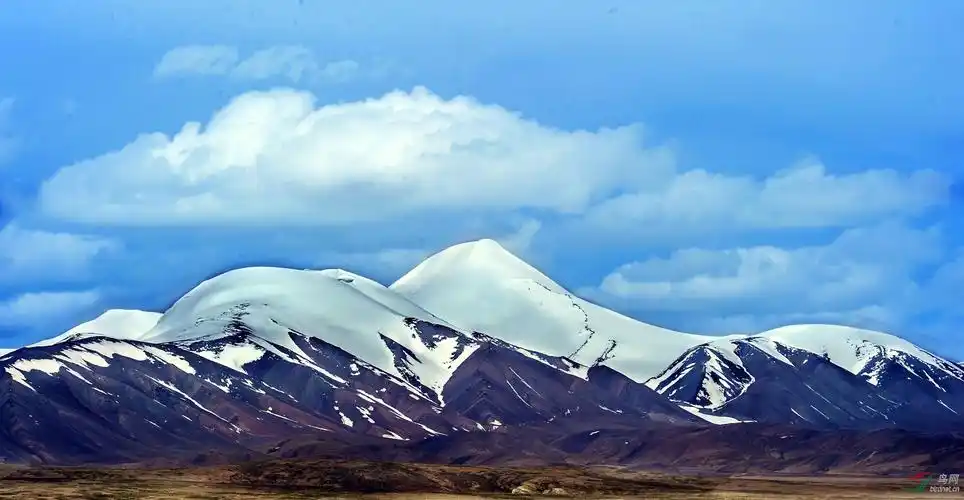 玉珠峰,昆仑山东段的最高峰,海拔6178米