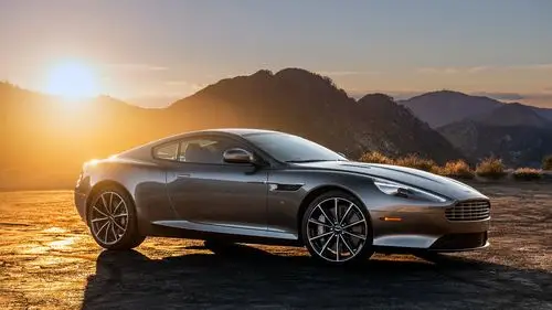 阿斯顿马丁db9灰色超级跑车在日落4k