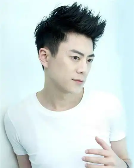 上镜短飞机头 男生时尚有度-男生发型图片-发型站_最新流行发型设计