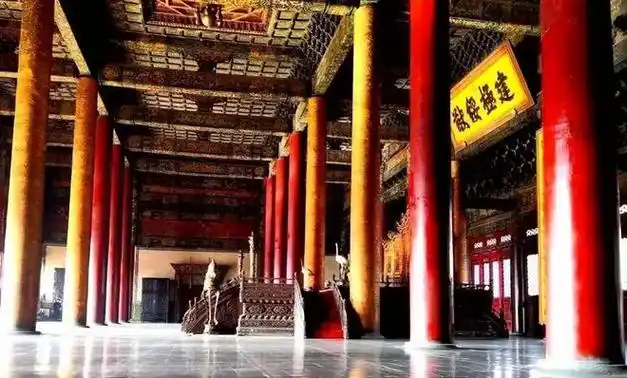 又称为金銮殿,是故宫中最大也是最重要的宫殿之一,位于外朝的中心位置