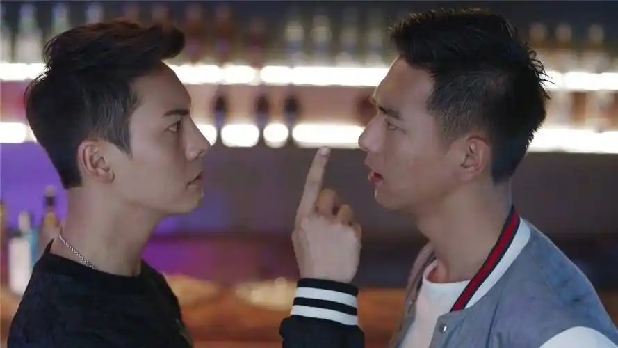 原创如何评价李现的腹肌网友身材比例恰到好处比陈伟霆的好看