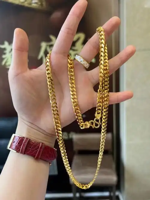 100克的古巴黄金项链,不得不说真好看拿在手上就已经有点沉了,戴在