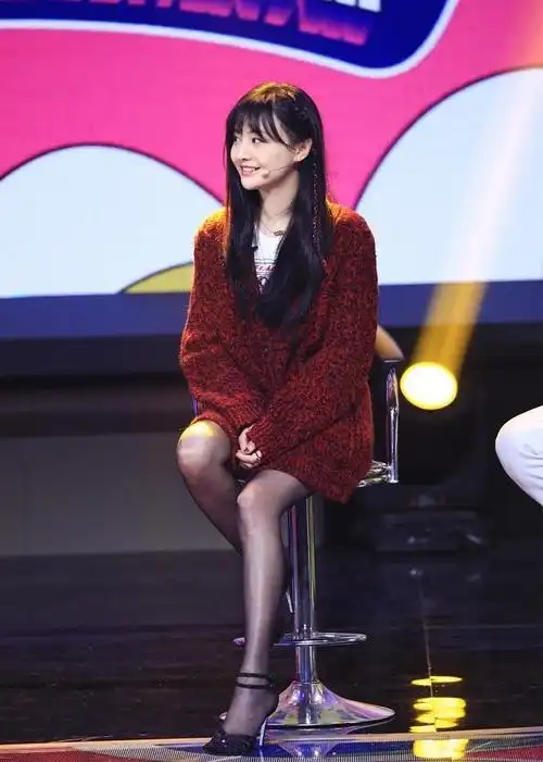 郑爽为什么要(郑爽为何从不穿)(4)