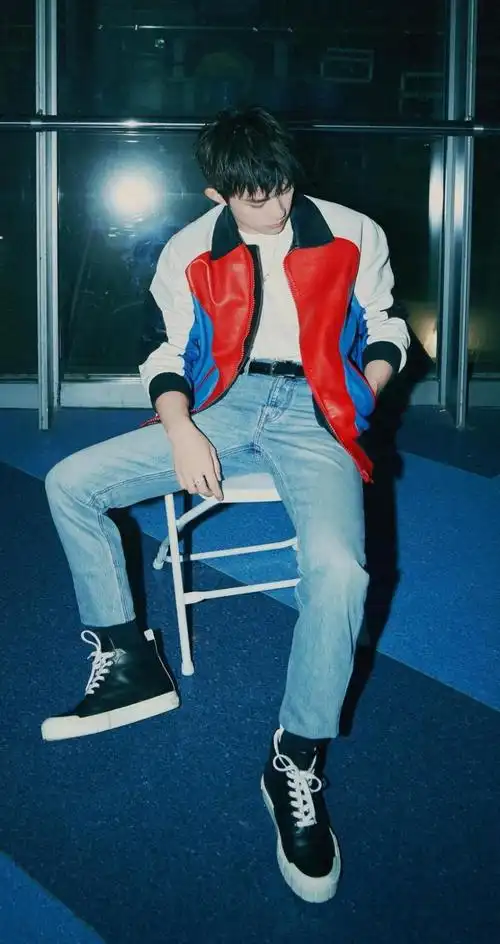 潮流男孩易烊千玺帅气迷人写真