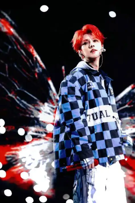 鹿晗头发长得好快#鹿晗在社交平台发布最新动态,我说鹿哥头发长岛好