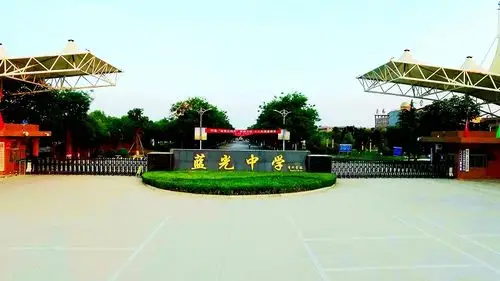 学校大门——扬帆起航-校园风光-富平县蓝光中学