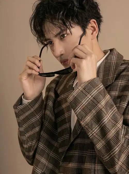 赵越最新写真曝光演绎青春态度