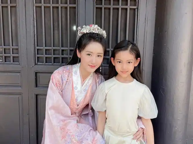 和#元启  合体哦 哈哈黄麒麟儿 饰演#张月  童年 小 #徐时锦#袁冰妍