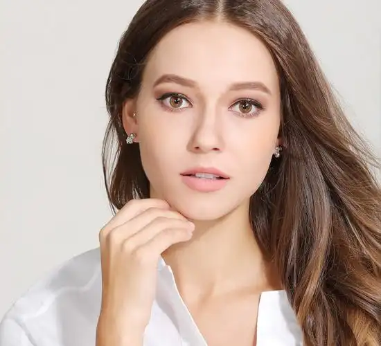 不对称耳环,修饰脸庞的独到魅力