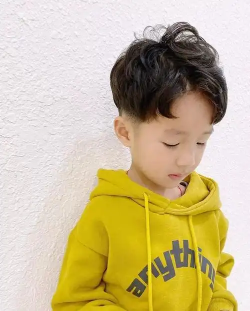 今春帅气小男孩发型推荐,款式多样百变,你儿子值得拥有
