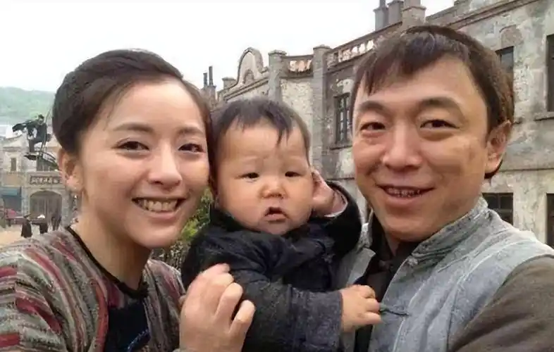 天然是心疼有加的了,而且这么多年来来,小欧关于黄渤连续都是属于无