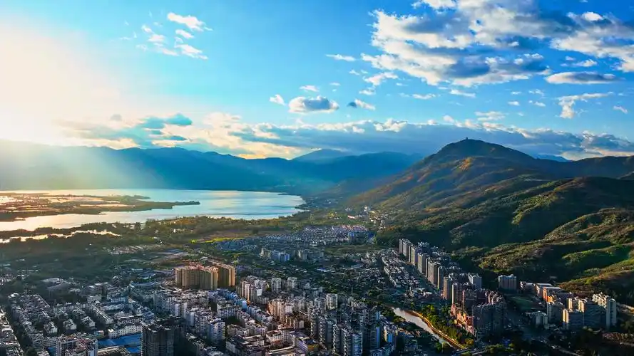 五彩凉山新跨越 ——四川省凉山彝族自治州勠力同心推进"三大强州战略