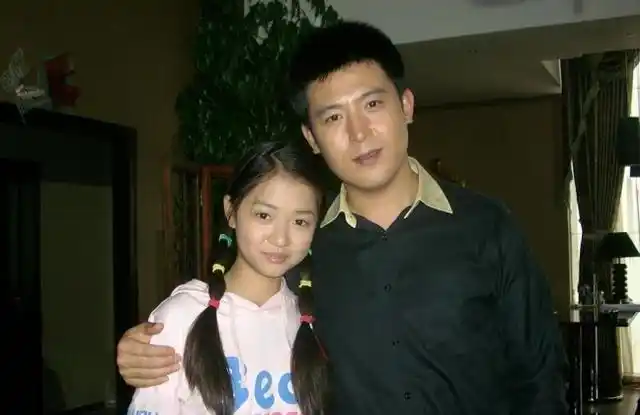 原创春晚红人孙涛火了25年没绯闻看看他背后的妻子是谁就明白了