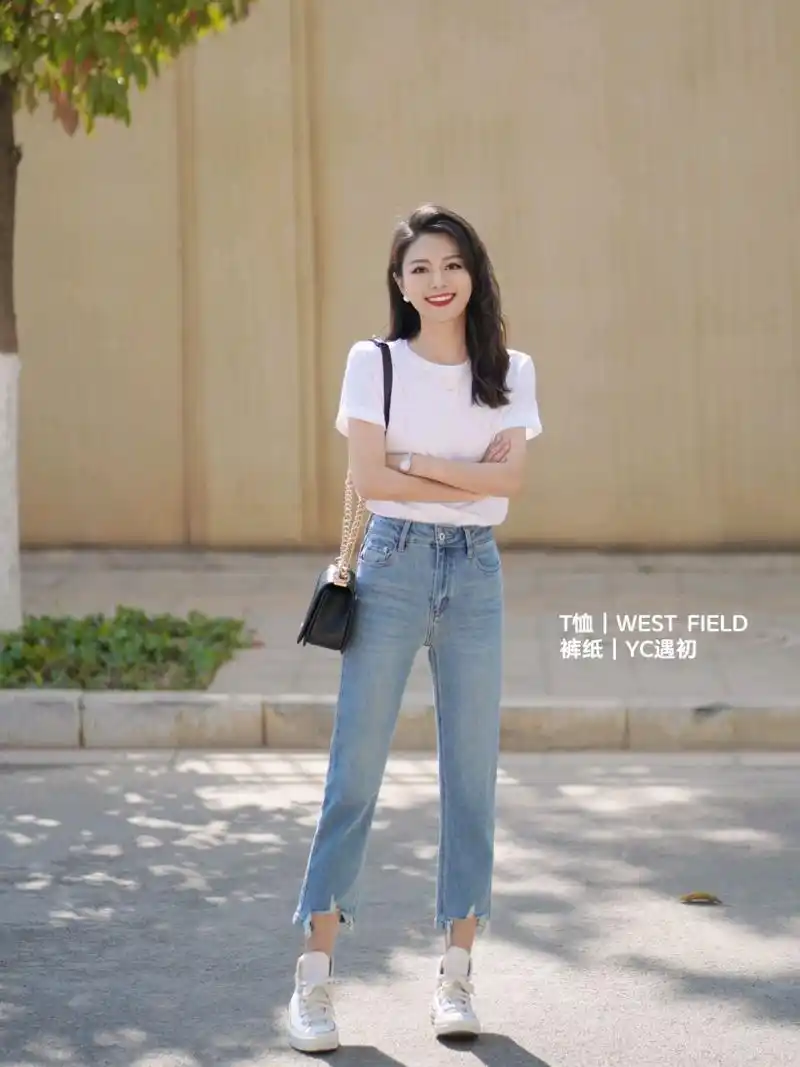 白t恤 牛仔裤 帆布鞋,简约舒服的夏季穿搭7715 #4月焕新生活季
