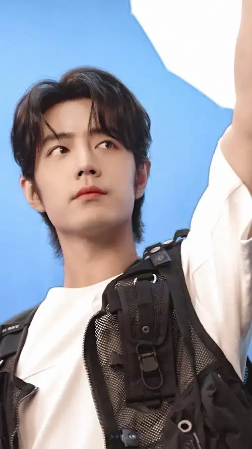 肖战##肖战平安喜乐#这侧脸,,,绝鲨