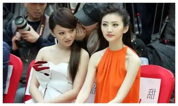 景甜原貌曝光!路人镜头下真实模样,张继科竟改变审美眼光.