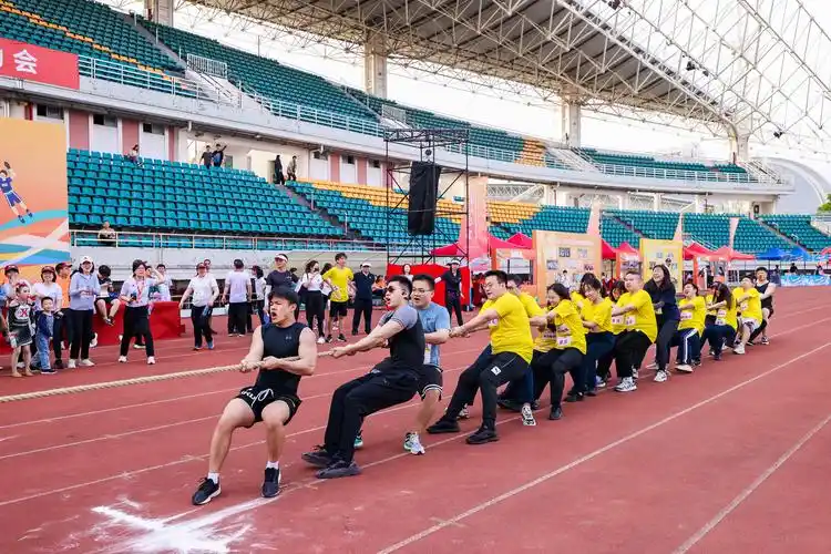北大汇丰聚力奋进庆祝建院20周年暨第四届运动会举行