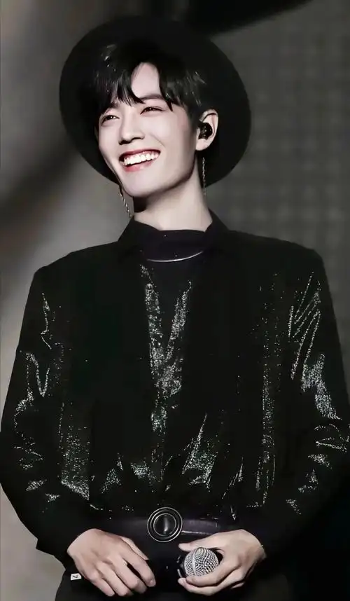 肖战最新慵懒风写真,明媚温暖的笑容真的太治愈__财经头条