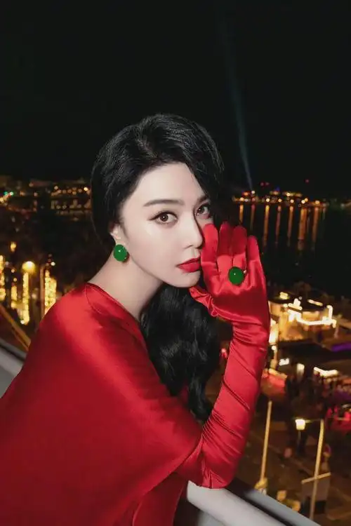 虽说不是她的粉丝,夏纳红毯还是得看范冰冰