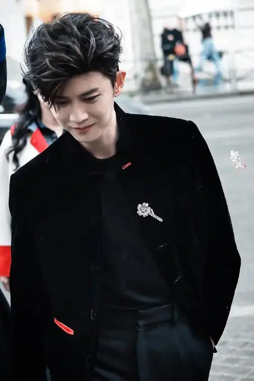 任嘉伦新中式霸总风