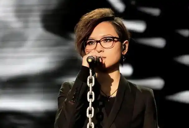 周笔畅已经38岁但仍未婚,父母疯狂的催婚,她是恨嫁吗?