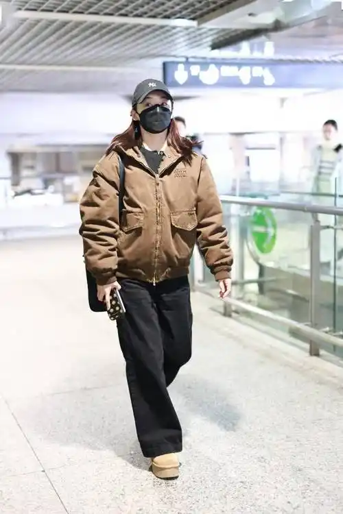 寒潮仍未离场 女明星机场穿搭多以保暖为主_图片_来源_视觉
