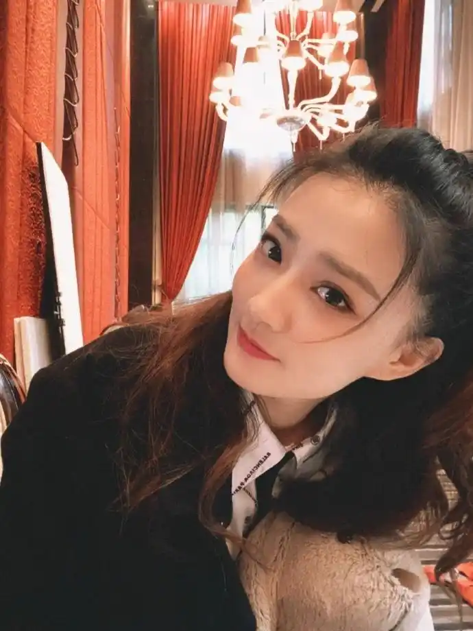 21 xhs更新】	『做作的自拍』	@徐璐lulu