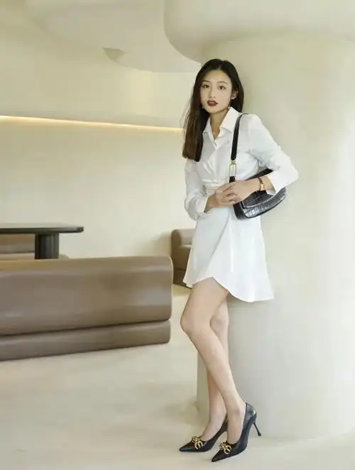 白色裙子搭配什么颜色鞋子好看