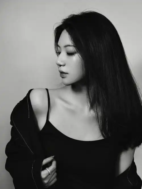 审美提升黑白美图热图6张高清写真壁纸