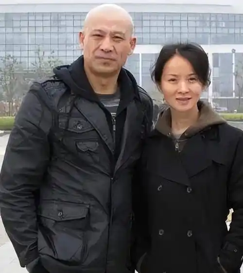 父母聋哑,为家庭坚持12年丁克,39岁才当妈,演员谢兰现状如何_时候