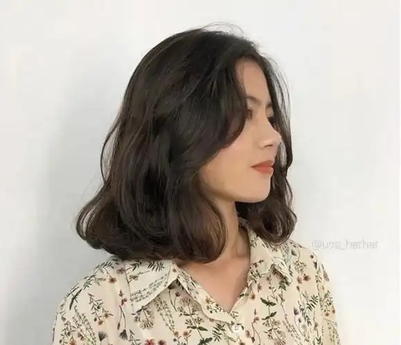 "网红气垫烫中短发"