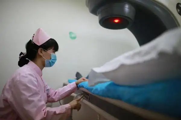 南通90后泌尿科女护士 巧妙回避工作中尴尬事