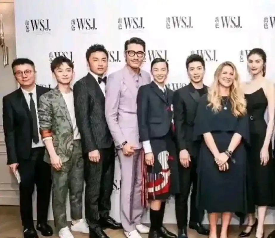 "雷佳音身高184,他爸爸身高185,但他妈妈身高只有1米58,在东北,女生