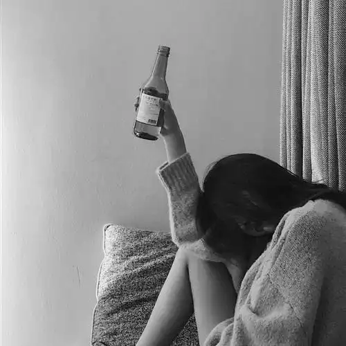 美女头像唯美黑白伤感