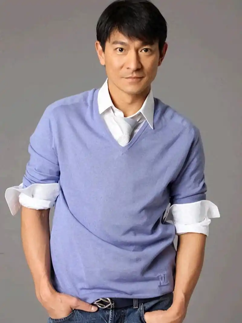 60岁刘德华演唱会:华仔哭了,纪录破了,娱乐圈未解之谜解开了