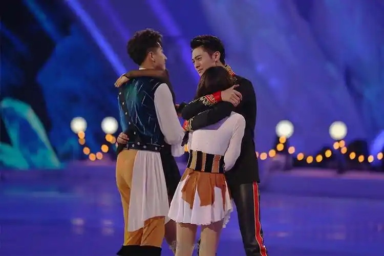 跨界冰雪王李菲儿搭档孟飞惊艳夺冠 迷糊姐李菲儿个人资料介绍