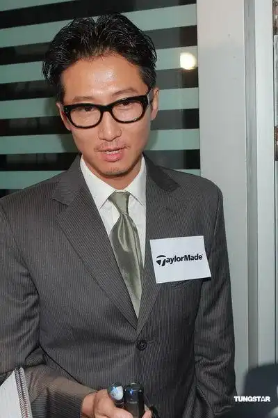 图文洪天明出席活动洪天明接受采访