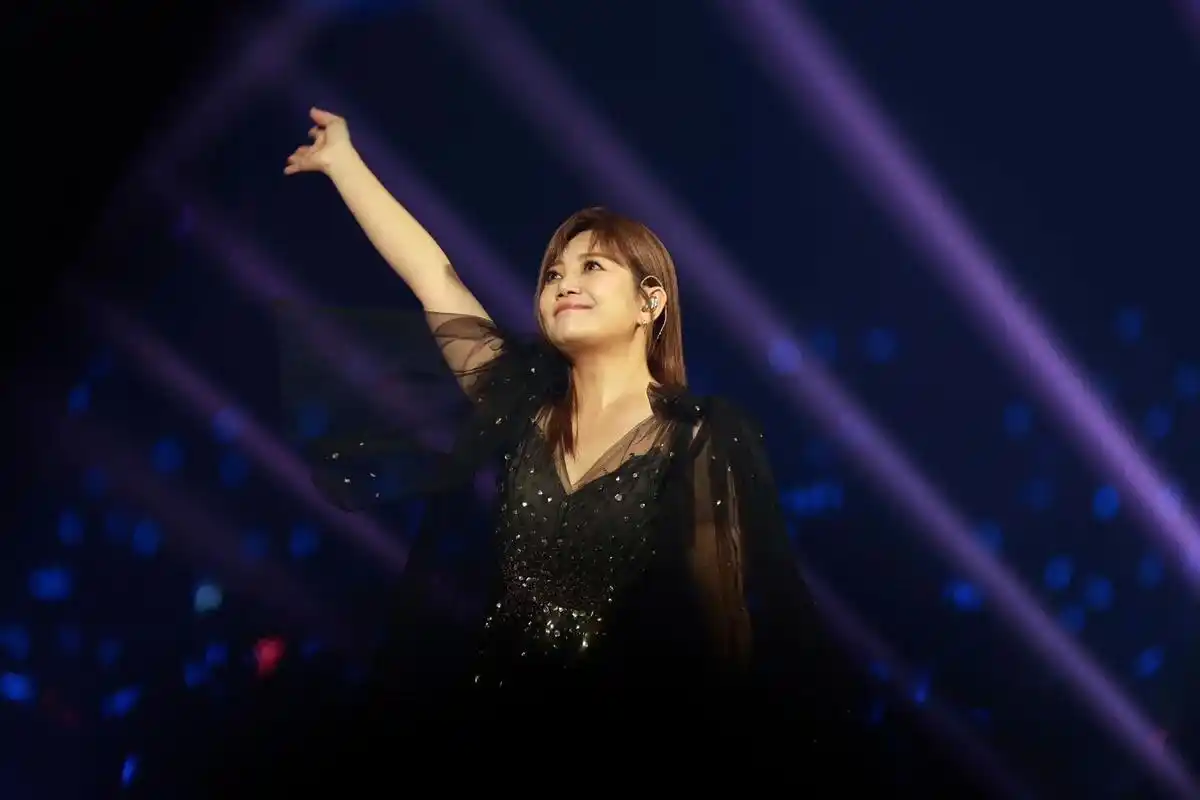 梁静茹.济南演唱会.第一次听95姐,第一首和最后一首哭的很惨 - 抖音