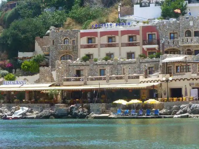 城堡海滩酒店, 莱罗斯