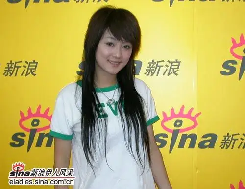 组图超级女声热门选手夏颖作客新浪风采10