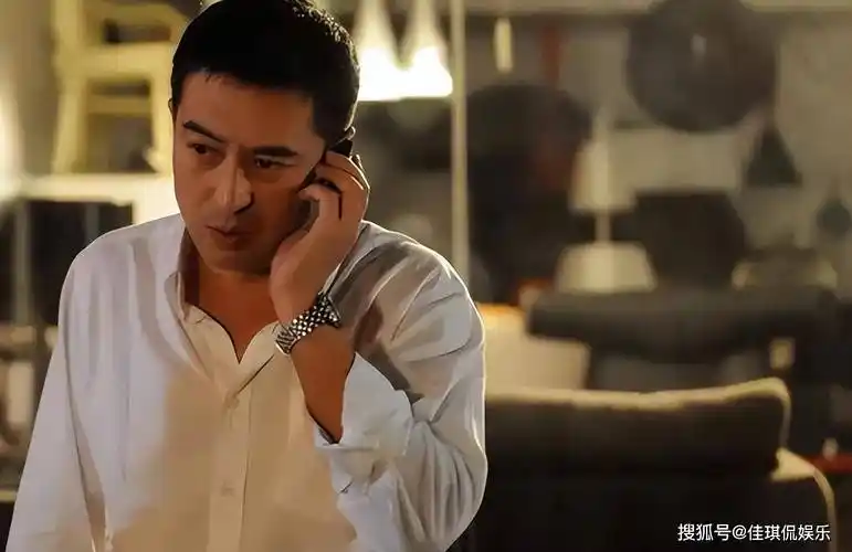 演员张嘉译:40岁如愿当上爸爸,前妻"满脸的嫌弃"