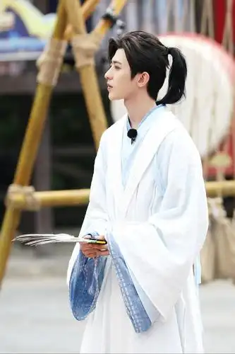 蔡徐坤今晚奔跑吧古装新造型
