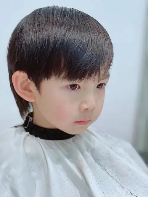 小男孩发型夏天发型