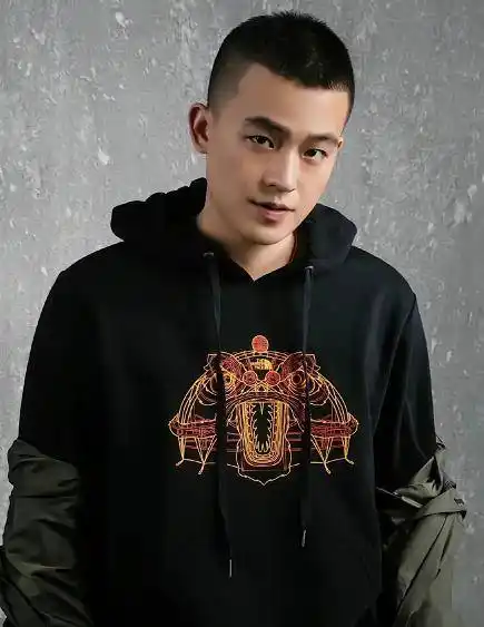 但欧豪就是为数不多的"鲜肉硬汉".欧豪出道时就是留着干净利落的寸头.