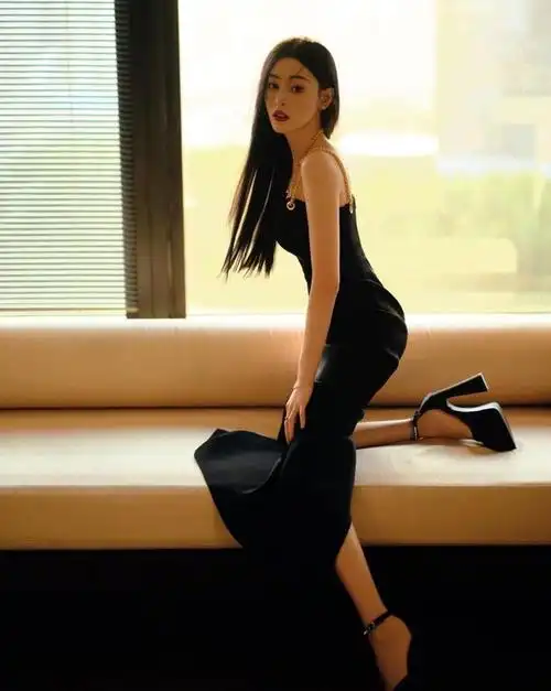 张天爱光影大片全是性感臀腰比例堪比人间尤物白幼瘦不值一提