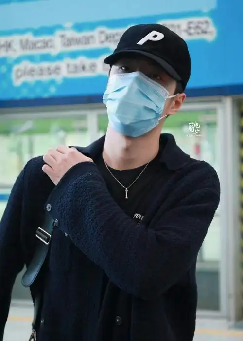 还是熟悉低调的王一博造型,期待接下来的行程造型
