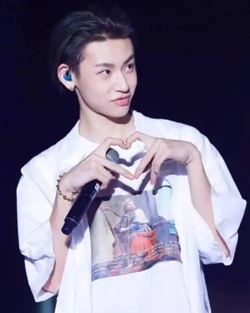 npc比心陈立农的逗比仙子的凝重而他的让人哭的死去活来