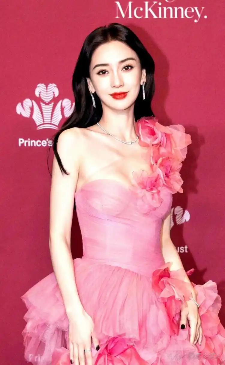 又被杨颖惊艳到了.